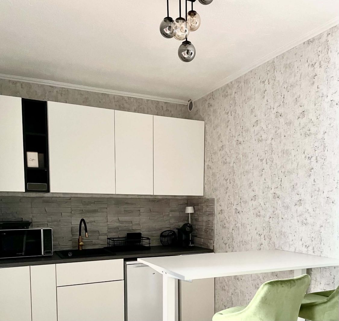 Felszerelt konyha az apartmanban